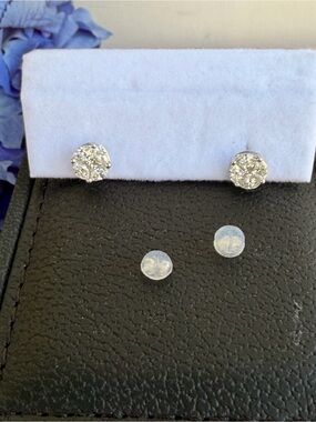 18K white gold and lab grown diamond studd earrings